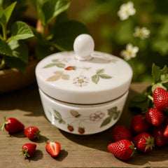 Vintage 1950s Wedgewood Wild Strawberry Porcelain Trinket Box – Small Lidded Collectible, Romantic Decor, UK